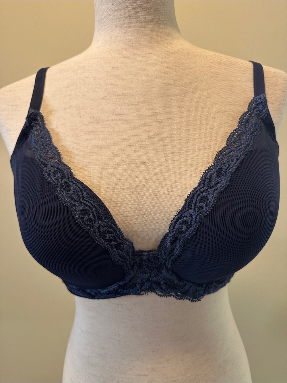 Natori Navy Lace-Trim Padded Plunge Bra